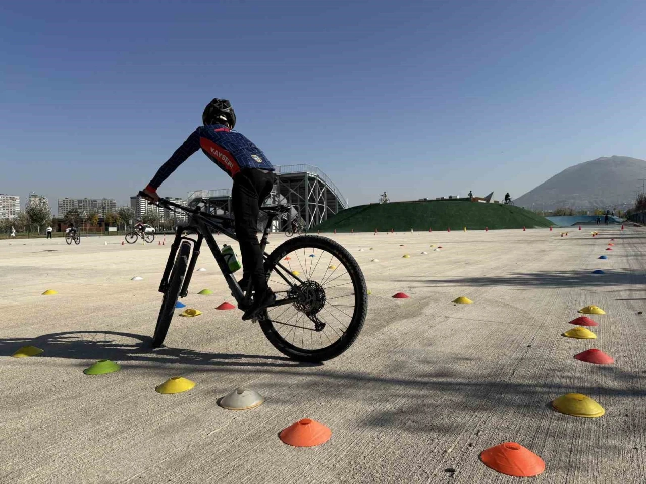 Büyükşehir’den yeni adrenalin merkezi: İç Anadolu’da tek olan parkurda BMX spor okulu
