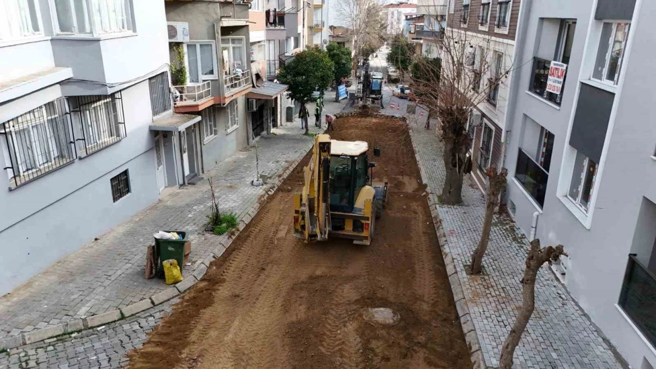 Büyükşehir Efeler’in yollarını yeniliyor