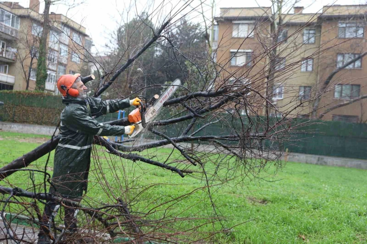 B&uuml;y&uuml;kşehir ekipleri, şiddetli r&uuml;zgara karşı sahada
