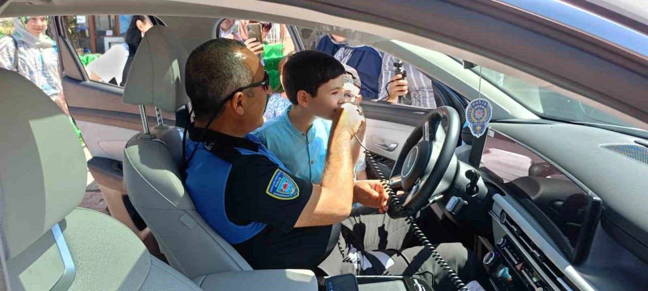 Büyükşehir Engelsiz Çocukevi’nin özel konukları, Atlı Polis Grup Amirliği’ne konuk oldu