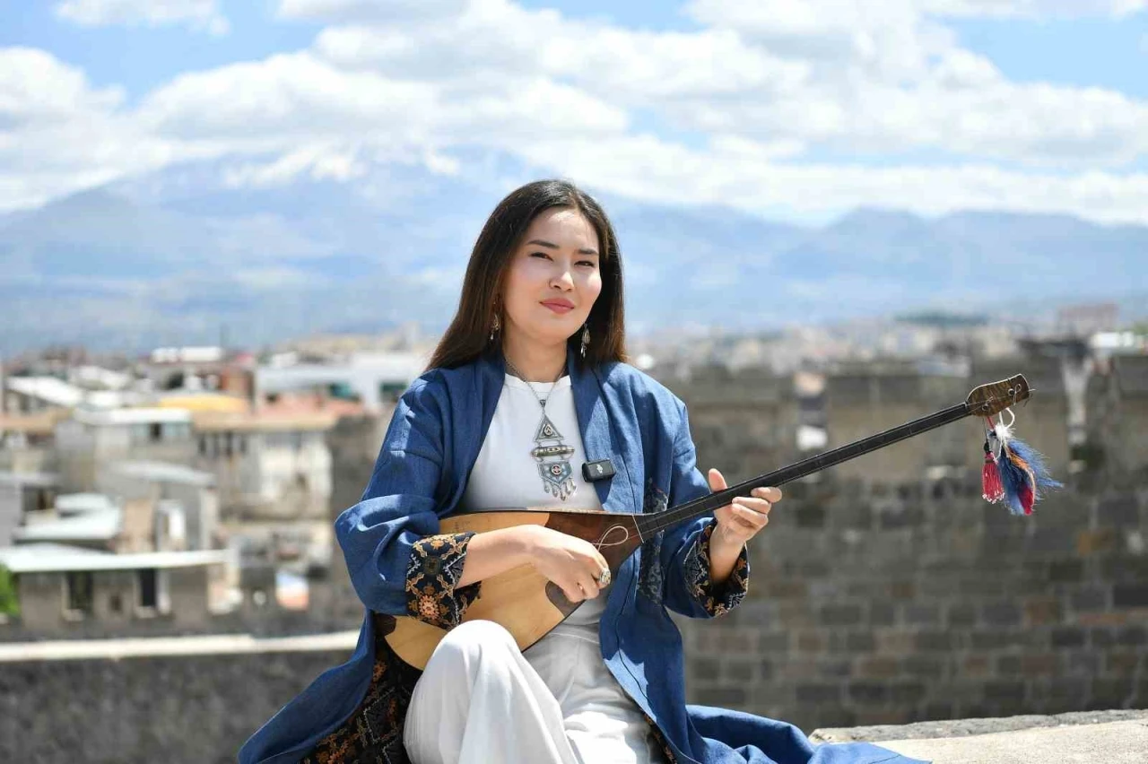 Büyükşehir ile Kayseri Kalesi’nde Kazak ezgileri yükseldi
