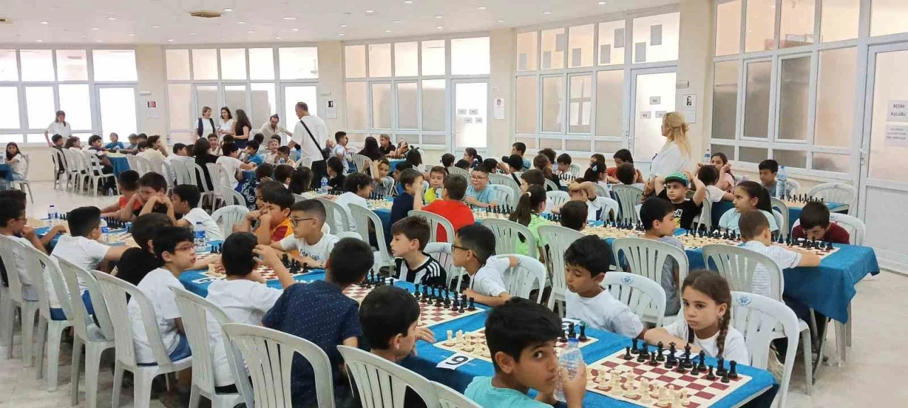 Büyükşehir’in satranç turnuvasında öğrenciler hamlelerini yarıştırdı

