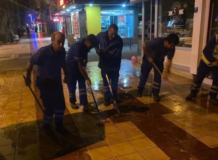 B&uuml;y&uuml;kşehir&rsquo;in temizlik &ccedil;alışmaları gece g&uuml;nd&uuml;z devam ediyor
