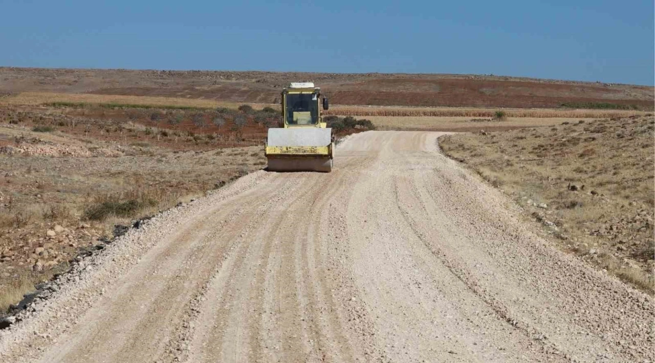 Büyükşehir, kırsalda bozuk yol bırakmıyor
