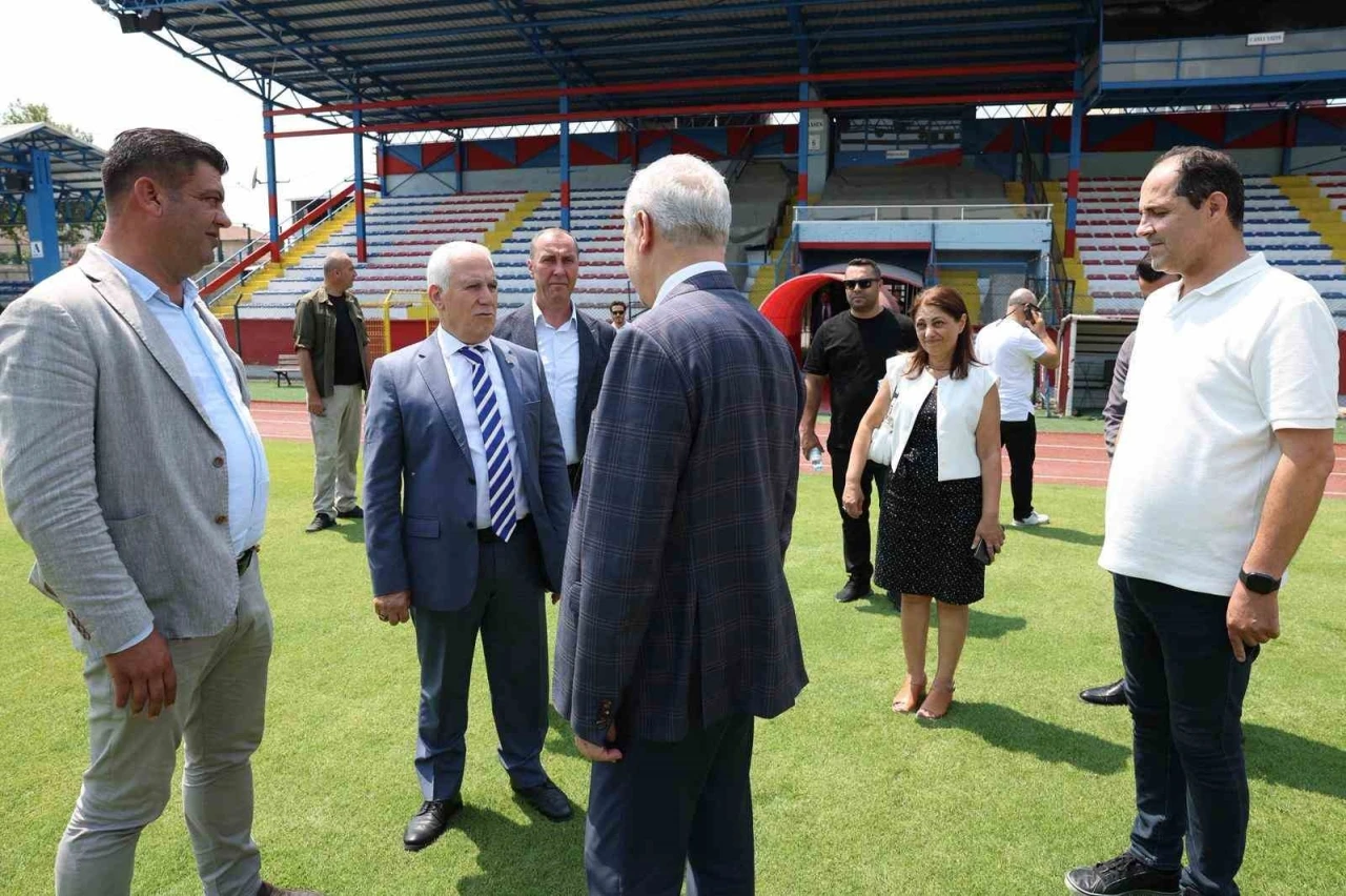 Büyükşehir, Mustafakemalpaşa İlçe Stadı’nı sil baştan yeniledi
