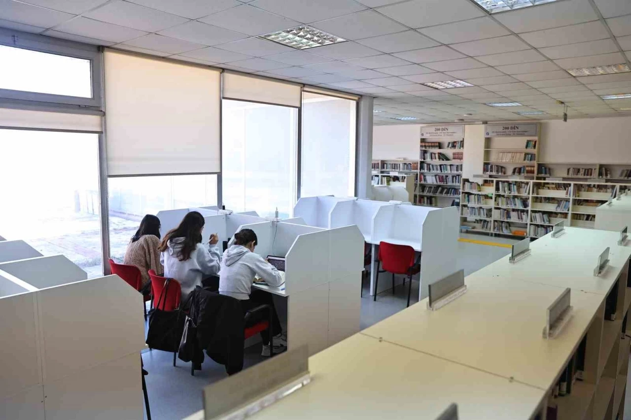 B&uuml;y&uuml;kşehir &ouml;d&uuml;n&ccedil; kitap sistemiyle okuma k&uuml;lt&uuml;r&uuml;n&uuml; geliştiriyor
