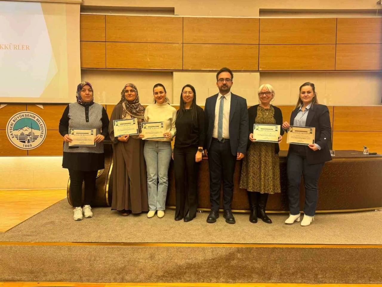 B&uuml;y&uuml;kşehir, organik tarım eğitimi alan kursiyerlere sertifikalarını verdi
