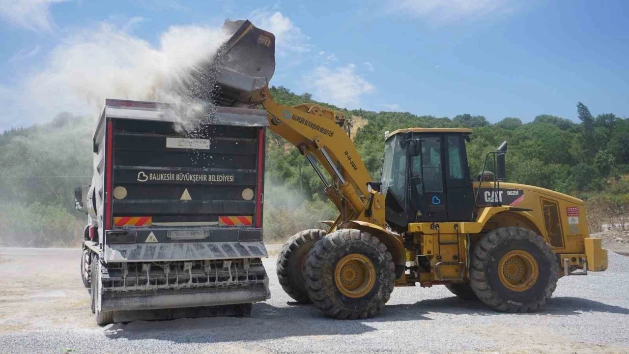 B&uuml;y&uuml;kşehir, Orhanlı-&Ccedil;iftlikk&ouml;y arasındaki yolu iyileştirdi

