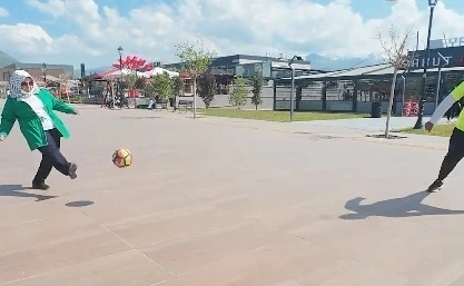 Büyükşehir Spor A.Ş.’den millet bahçesinde vatandaşları spora kaynaştıran uygulama
