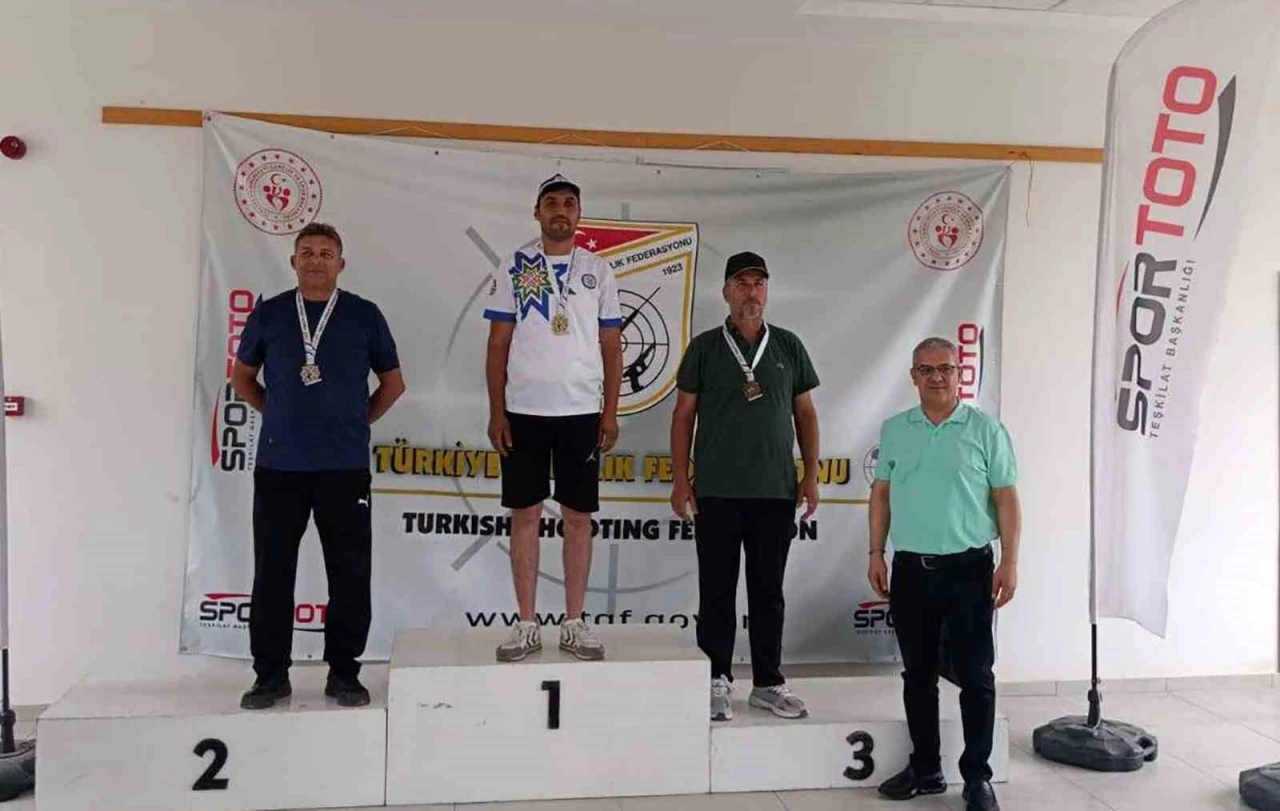 B&uuml;y&uuml;kşehir sporcularından &ccedil;ifte başarı
