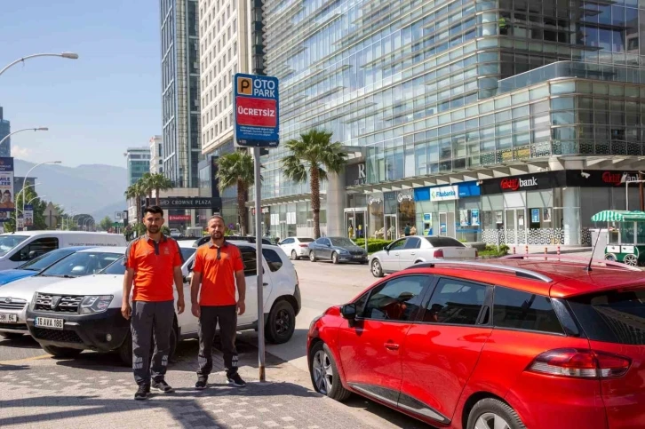 Büyükşehir ‘ücretsiz otopark’ alanlarında görev başında
