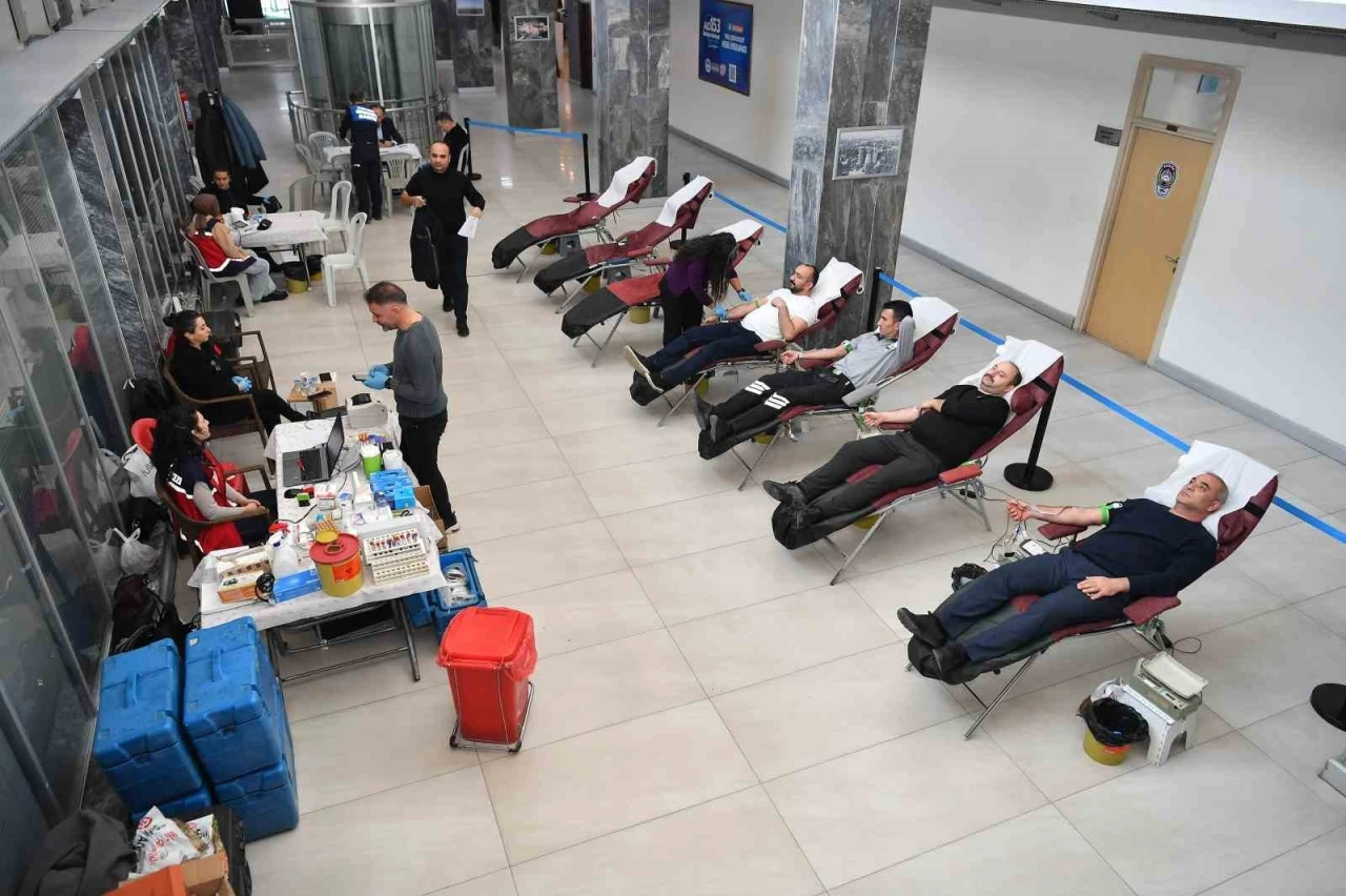 B&uuml;y&uuml;kşehir ve ER&Uuml; iş birliğinde d&uuml;zenlenen kan bağışı kampanyasına belediye personelinden destek
