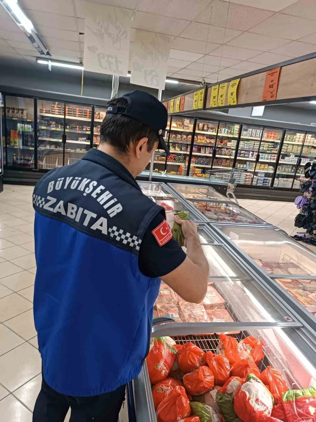 Büyükşehir zabıtasından market denetimi
