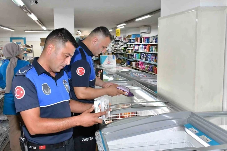 Büyükşehir Zabıtasından zincir marketlere sıkı denetim