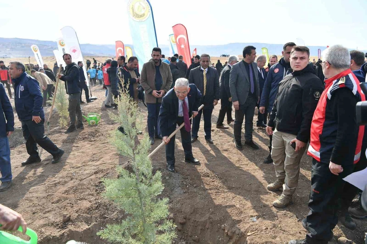 Büyükşehirden 6 yılda 750 bin fidan ile Kayseri’ye ’yeşil’ katkı
