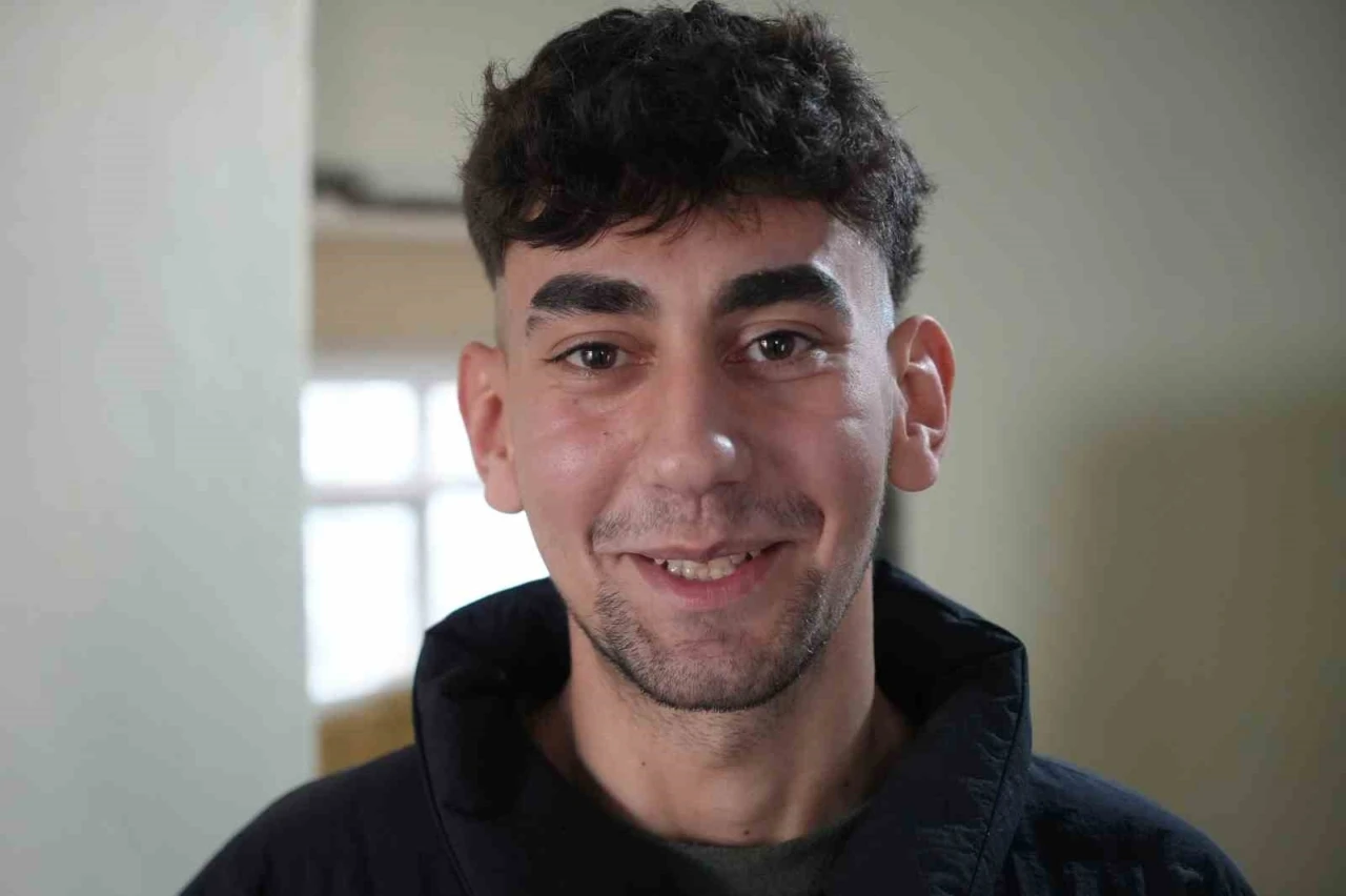 Buz gibi evde tek başına yaşayan gencin yürek burkan hikayesi
