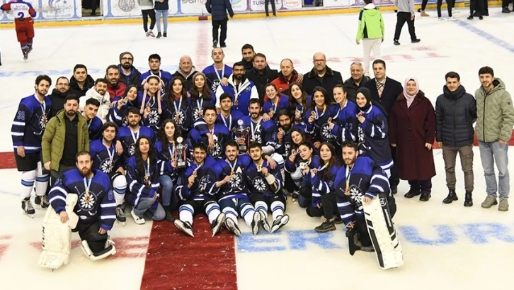 Buz hokeyinde ET&Uuml;&rsquo;den &ccedil;ifte kupa
