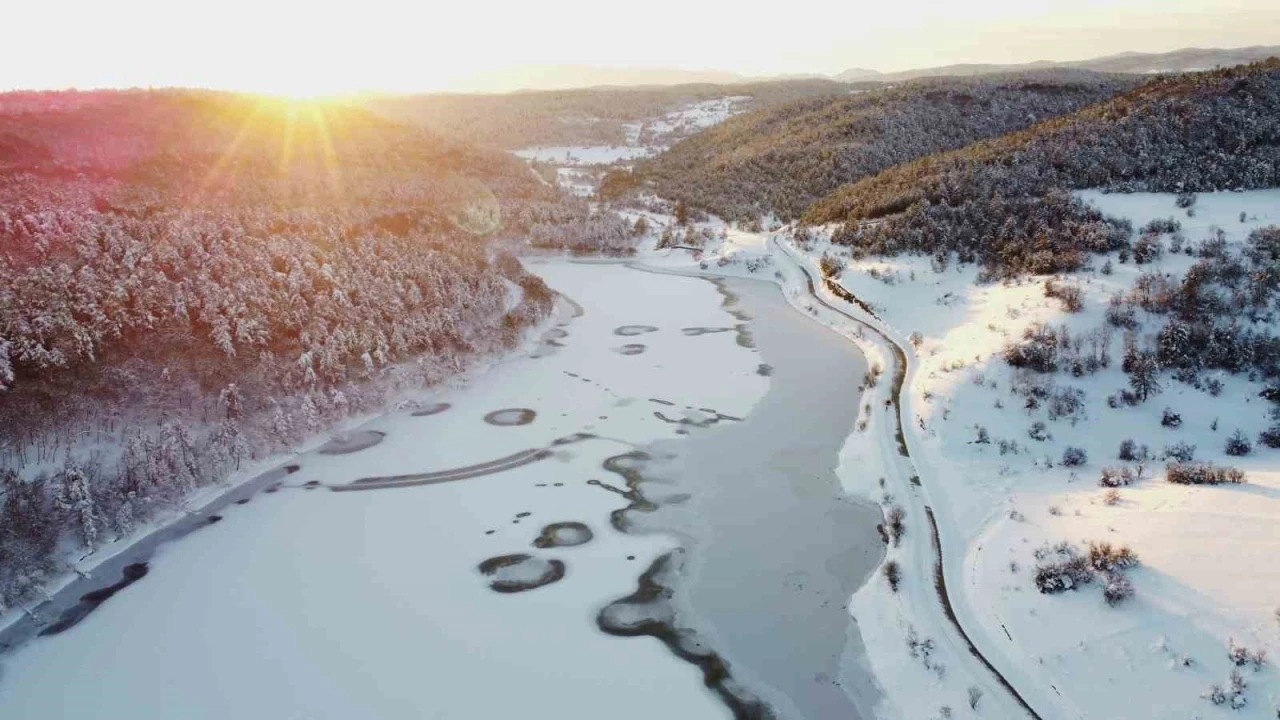Buz tutan g&ouml;letlerden kartpostallık manzaralar

