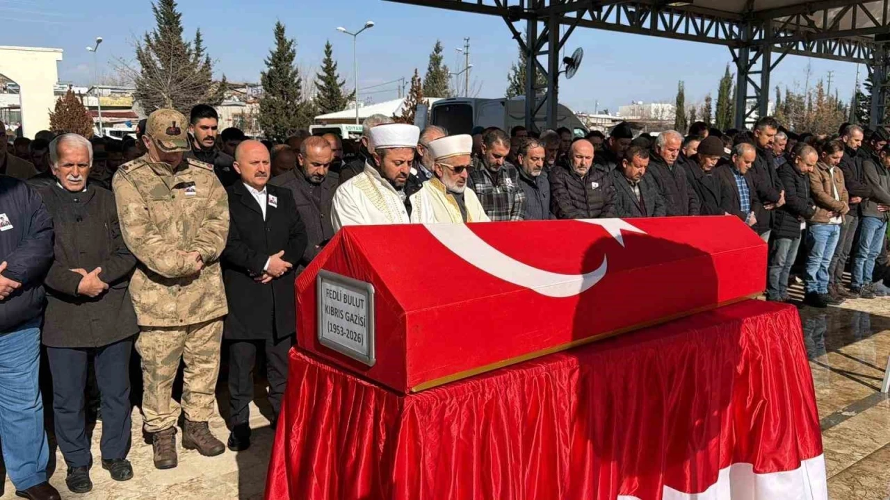 Buzda d&uuml;şerek ağır yaralanan Kıbrıs gazisi hayatını kaybetti
