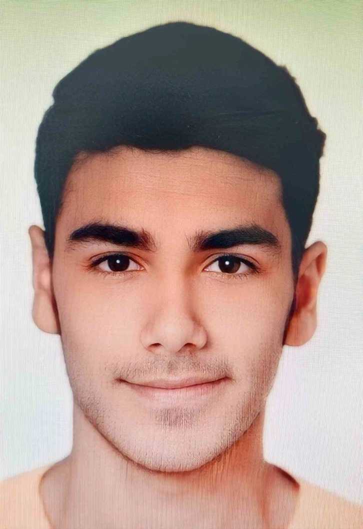 &Ccedil;akmak &ccedil;akınca otomobilin alev i&ccedil;inde kaldılar: 1 &ouml;l&uuml;, 1 yaralı
