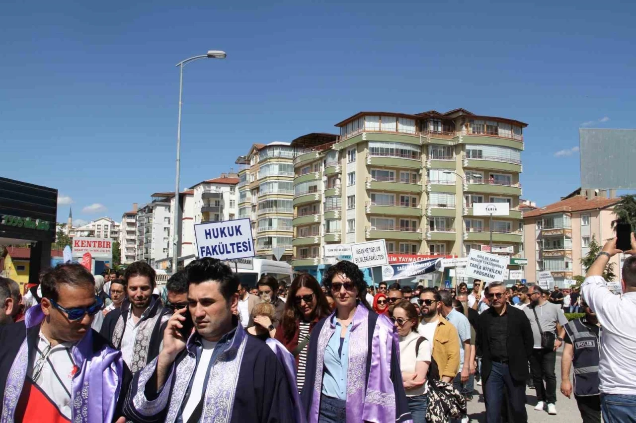ÇAKÜFEST 2025 Bilim, Kültür ve Sanat Festivali kortej yürüyüşü yoğun ilgi gördü
