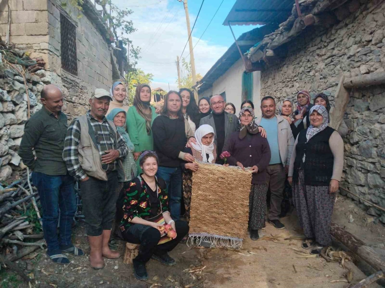 Çal’da keşfedilen benzersiz dokuma örneği: Mısır kapçığı hasır dokuma

