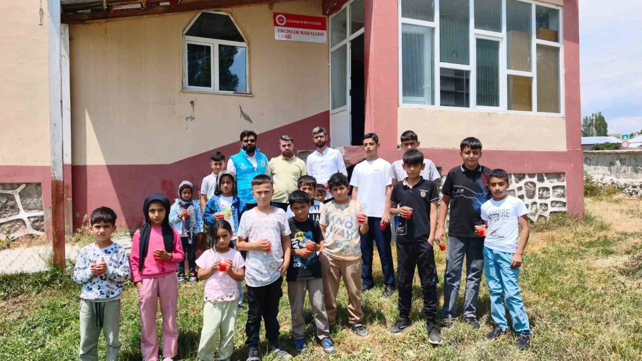 &Ccedil;aldıran&rsquo;da gen&ccedil;lik r&uuml;zgarı ve "Dondurmacı Hoca" Coşkusu: Yaz Kur&rsquo;an kursları turnuvalarla renkleniyor
