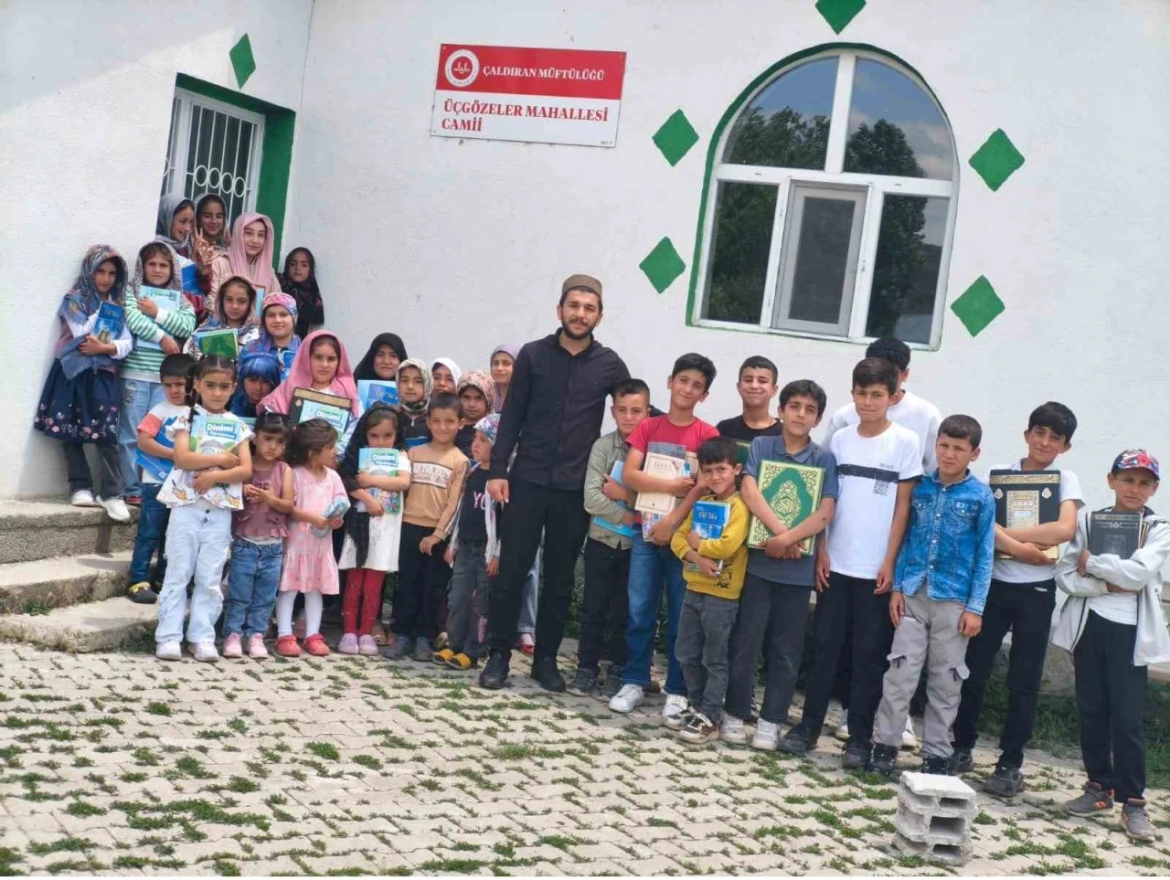 &Ccedil;aldıran&rsquo;da yaz Kur&rsquo;an kursları b&uuml;y&uuml;k bir coşkuyla başladı
