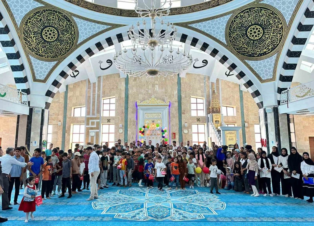 Çaldıran’da Yaz Kur’an Kursları sona erdi: Başarılı öğrencilere ödüllerini kaymakam ve müftü takdim etti
