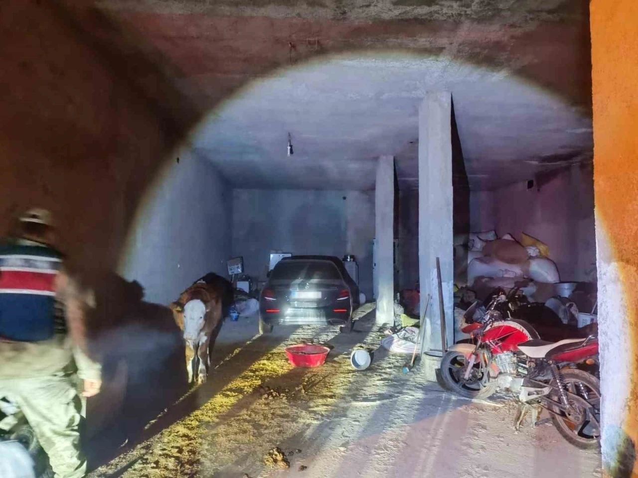 &Ccedil;alıntı otomobil ahırda bulundu
