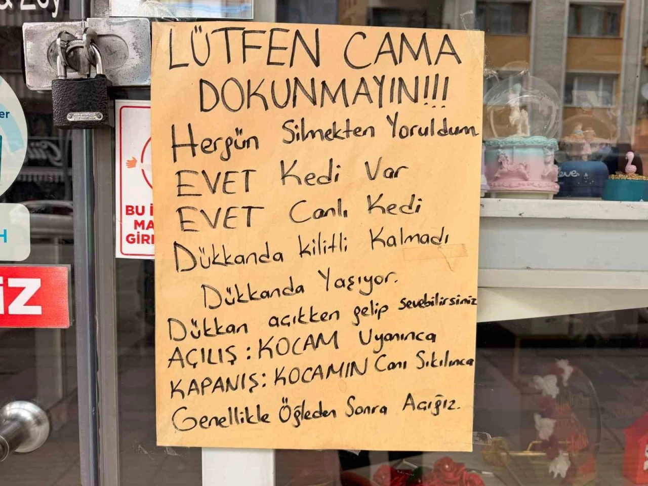 Cam silmekten yorulan kadından hem g&uuml;ld&uuml;ren hem d&uuml;ş&uuml;nd&uuml;ren bilgilendirme
