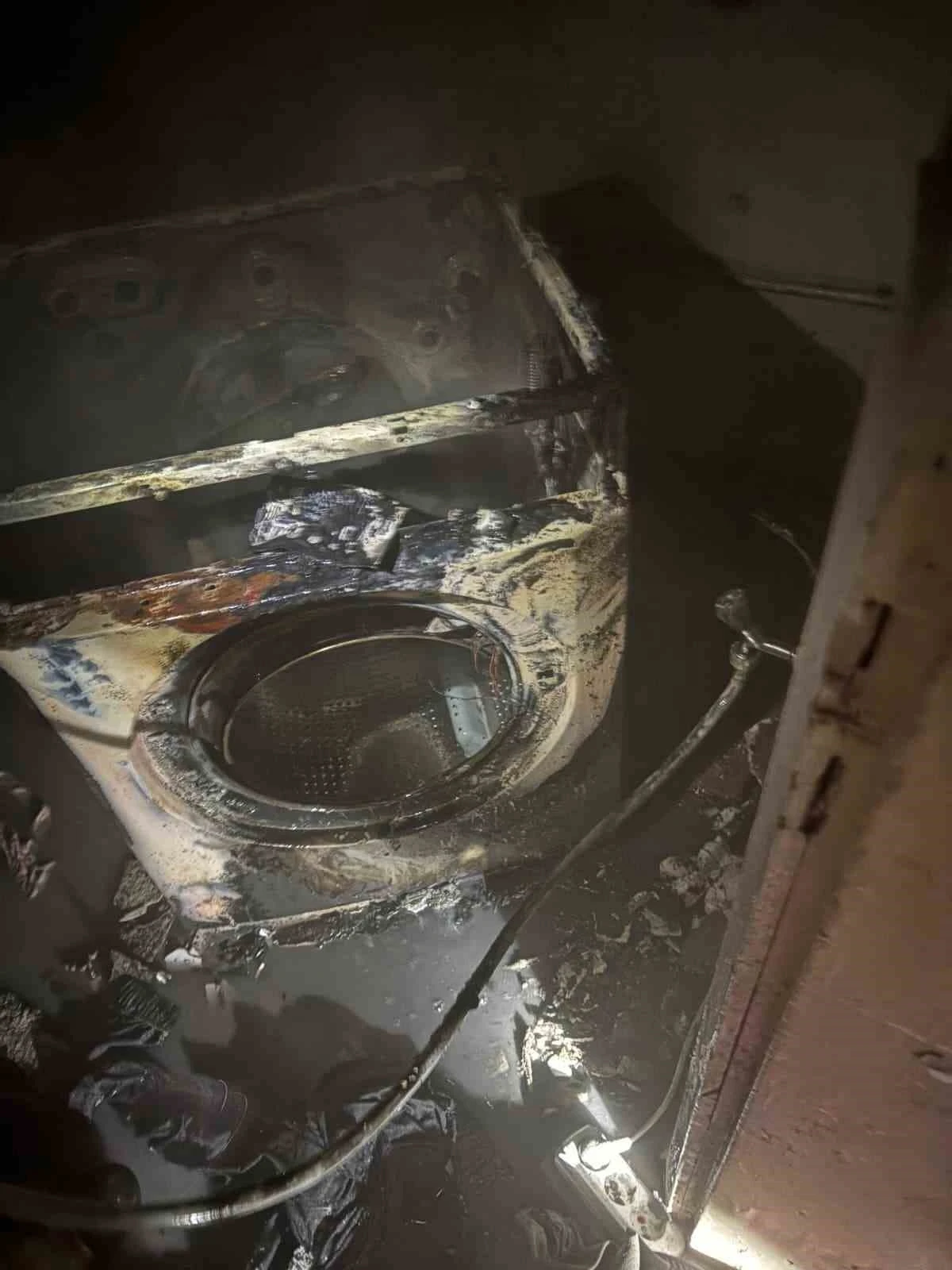 &Ccedil;amaşır makinesi evi k&uuml;le &ccedil;evirdi
