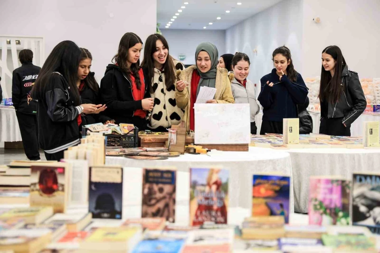 &Ccedil;ameli Belediyesi 1. Kitap G&uuml;nleri kapılarını a&ccedil;tı
