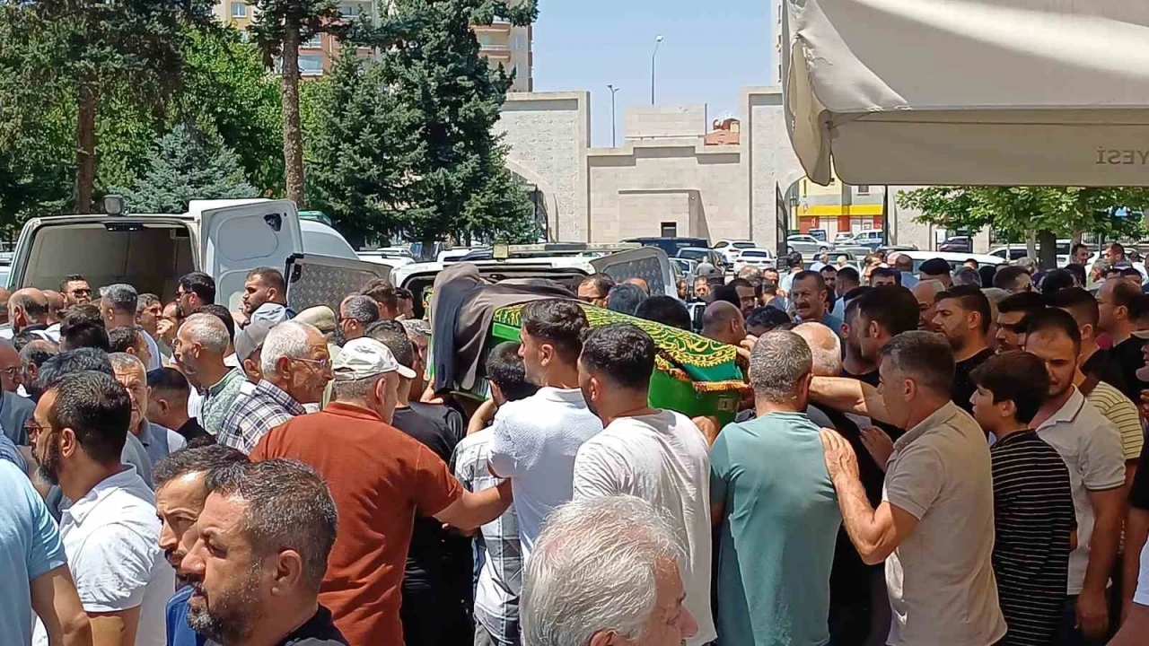 Camide öldürülen şahıs toprağa verildi
