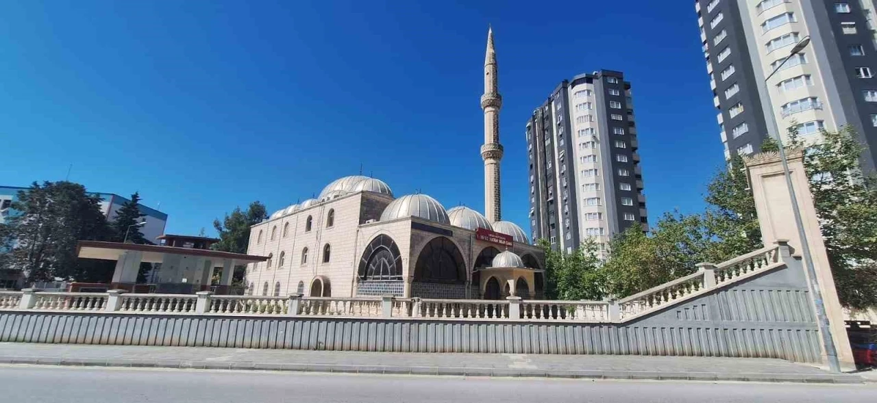 Camiden ses sistemi ve kablosu çalındı
