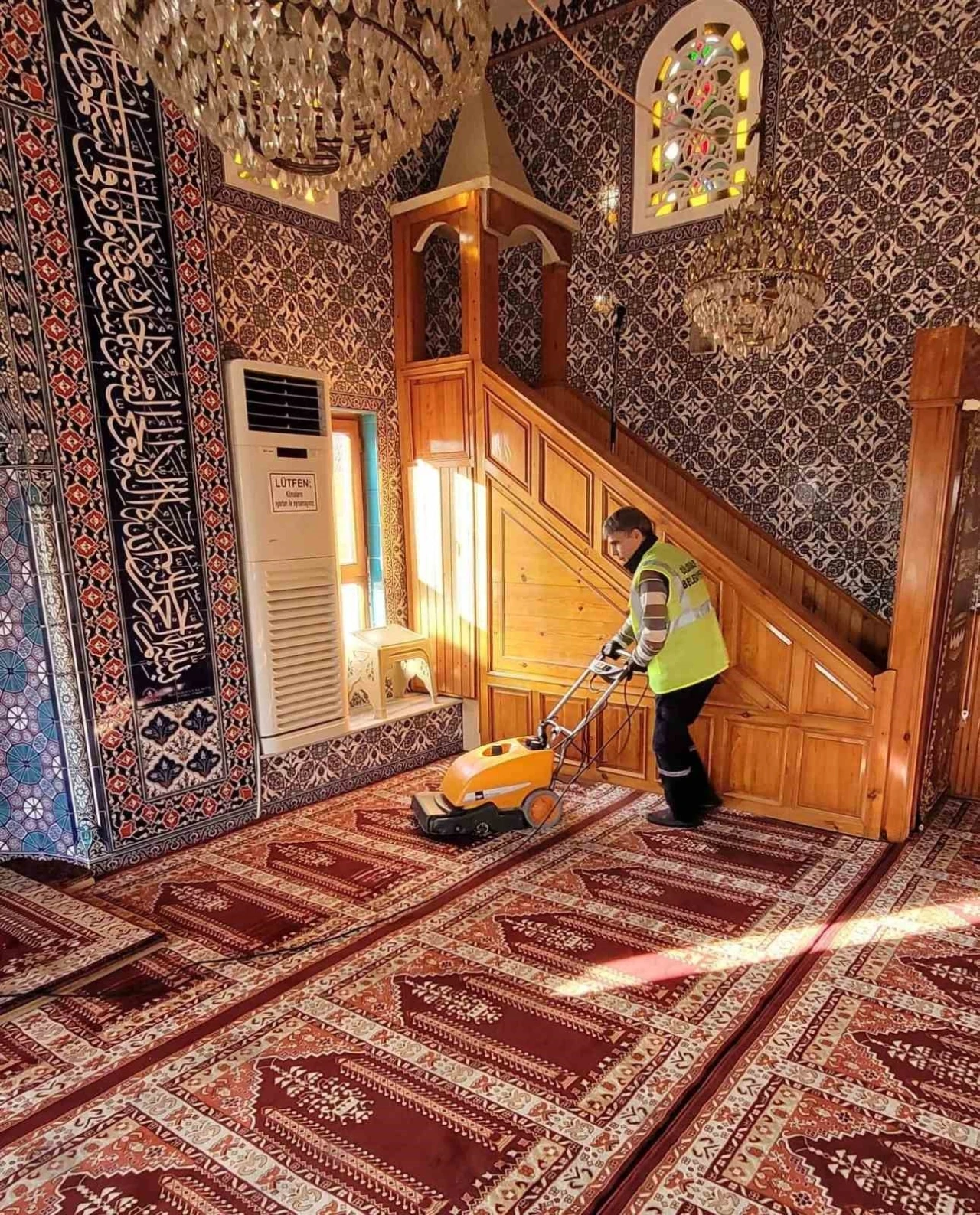 Camilerde Ramazan temizliği