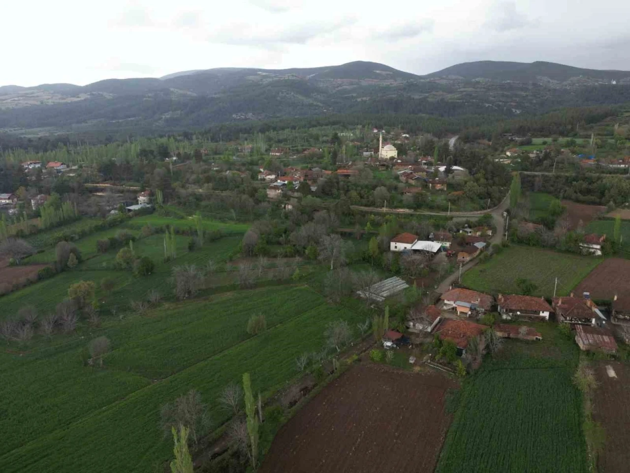 Caminin tamamlanması için arsasını bağışladı
