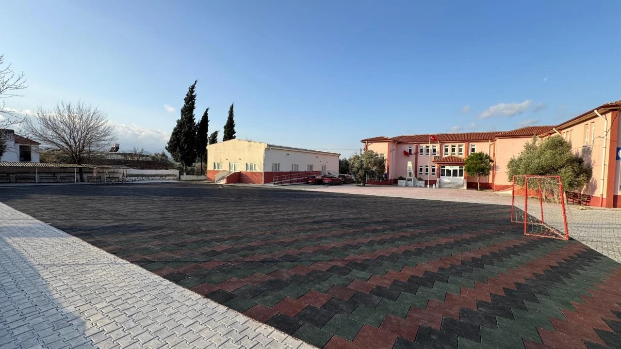 &Ccedil;amk&ouml;y İlkokulu yeni oyun alanına kavuştu