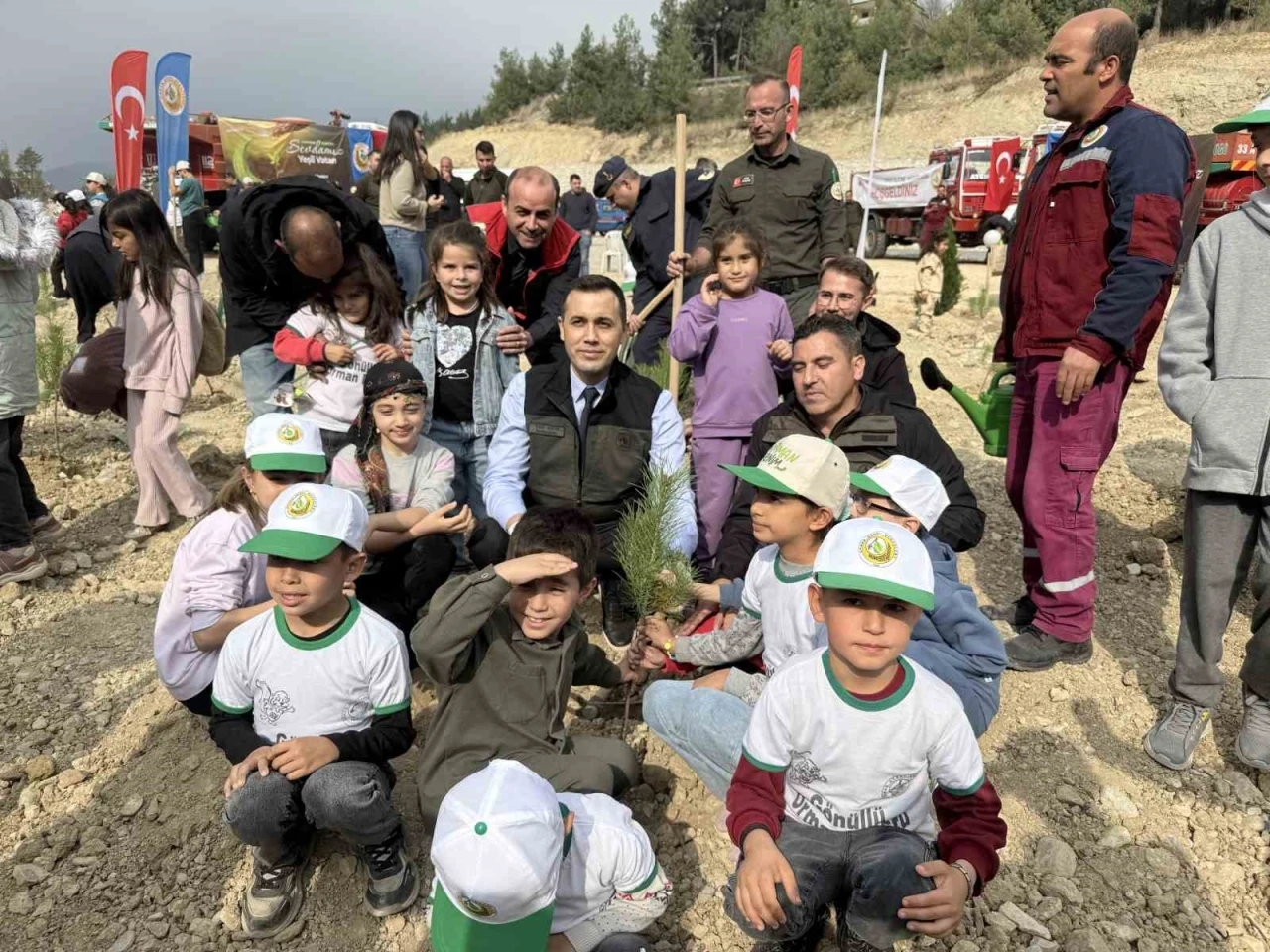 Çamlıyayla’da geleceğe nefes olacak fidanlar toprakla buluştu
