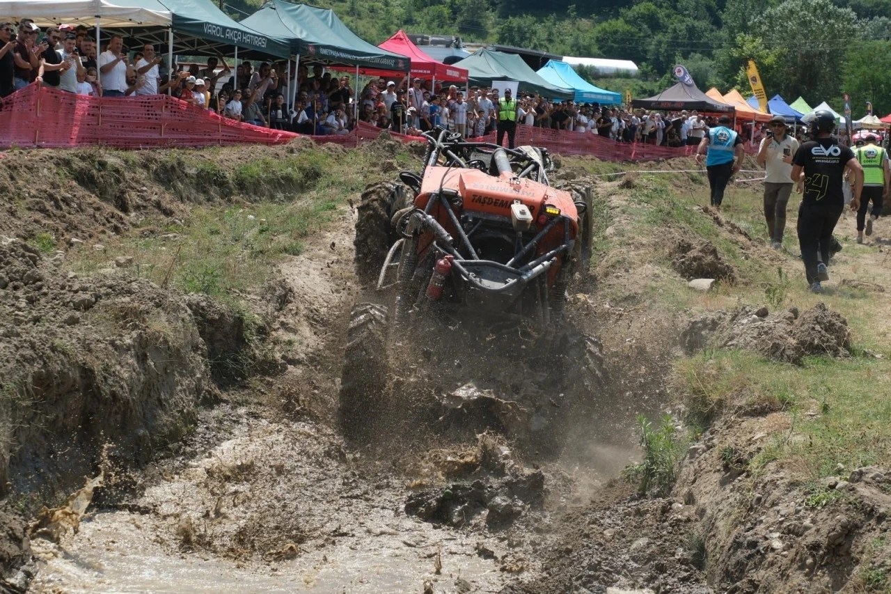 &Ccedil;amur ve adrenalin Yenice&rsquo;de buluştu: Off-Road tutkunları nefes kesti

