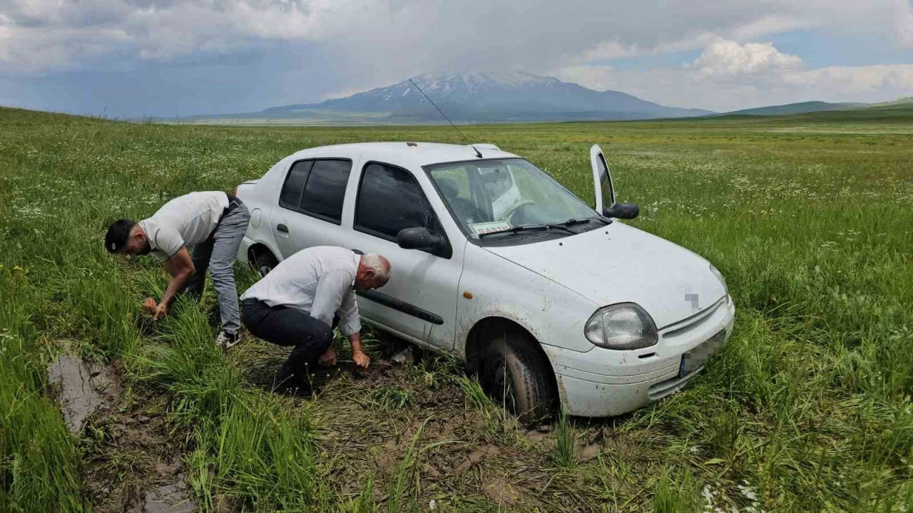 &Ccedil;amura saplanan aracı kurtarma &ccedil;alışması
