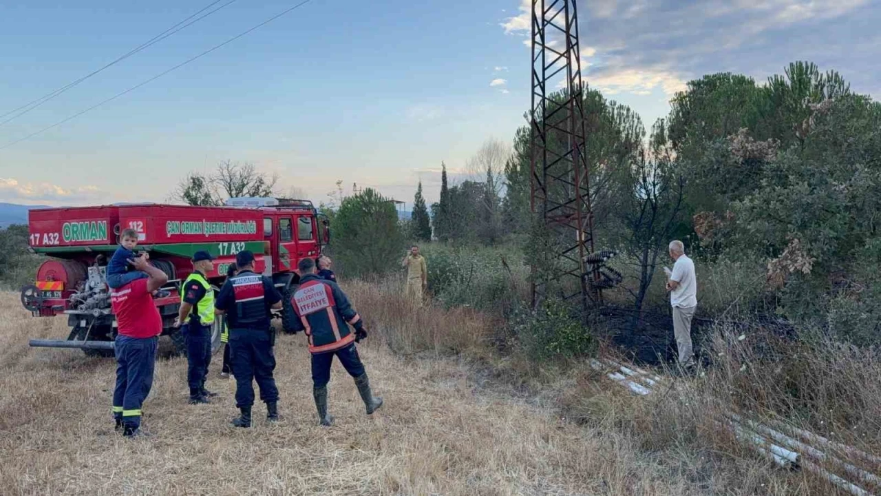 &Ccedil;an&rsquo;daki yangın ormana sı&ccedil;ramadan s&ouml;nd&uuml;r&uuml;ld&uuml;
