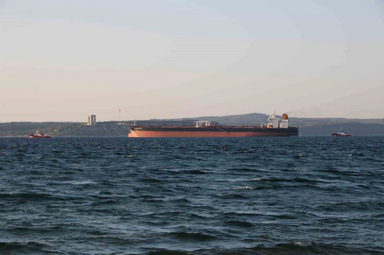 Çanakkale Boğazı’nda gemi makine arızası yaptı
