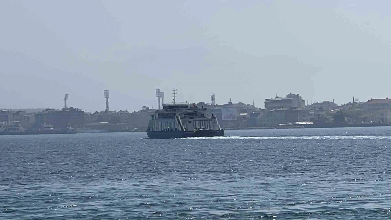 Çanakkale Boğazı’nda sis etkisini yitirdi, feribot seferleri tekrar başladı
