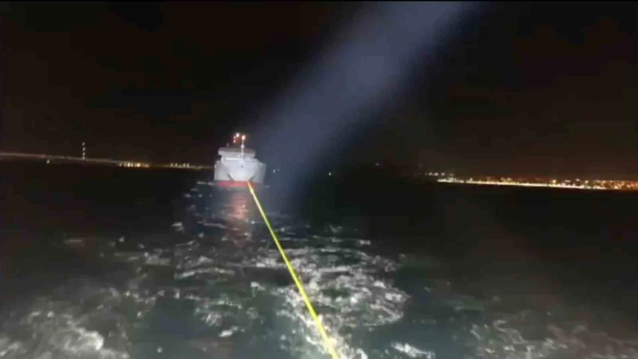 Çanakkale Boğazı’ndan geçen genel kargo gemisi makine arızası yaptı
