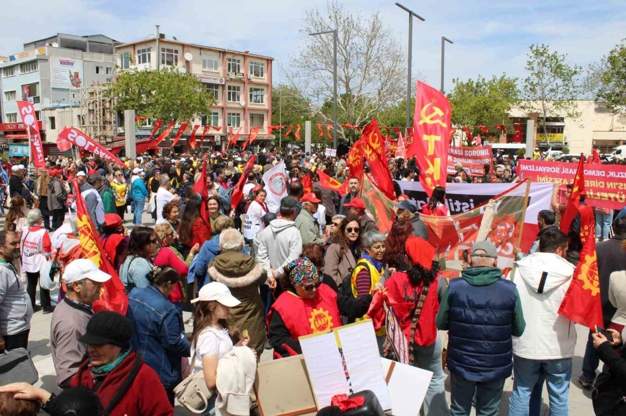 Çanakkale’de 1 Mayıs Emek ve Dayanışma günü coşkuyla kutlandı
