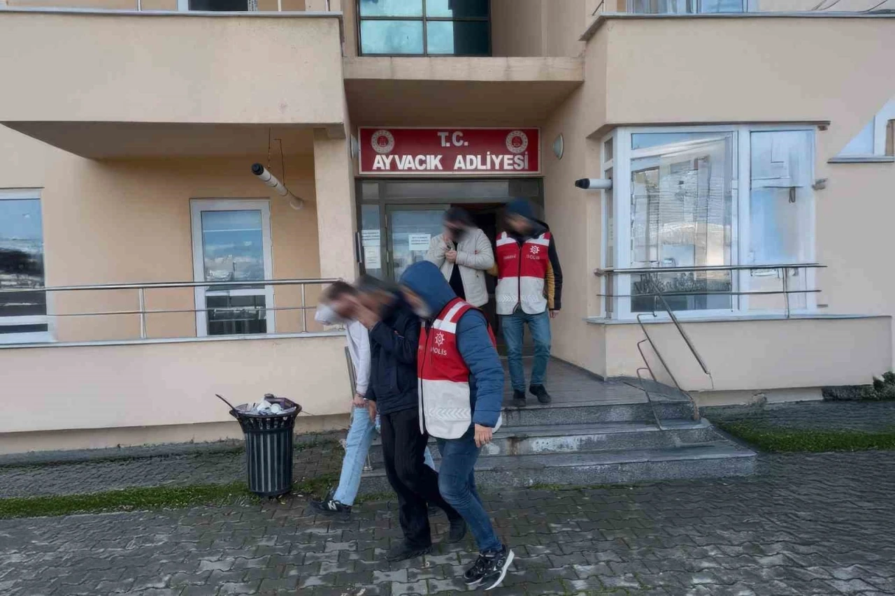 &Ccedil;anakkale&rsquo;de 28 ka&ccedil;ak g&ouml;&ccedil;men yakalandı
