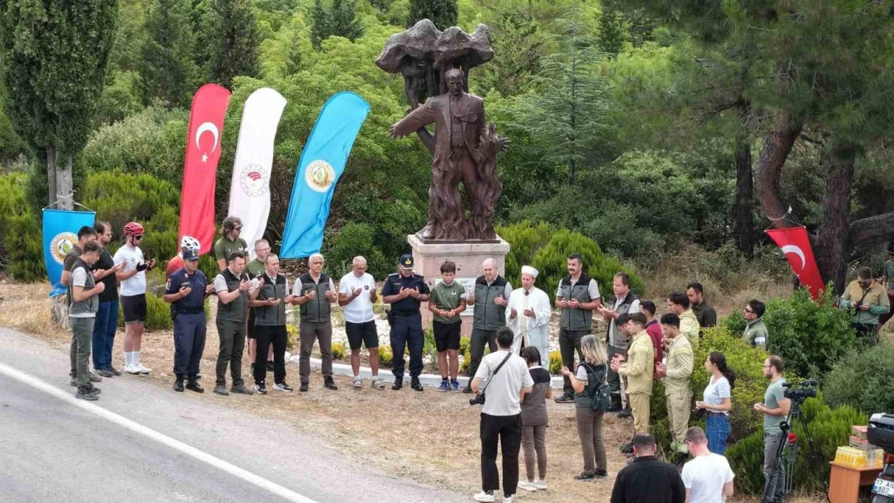 &Ccedil;anakkale&rsquo;de 32 yıl &ouml;nce şehit olan Orman B&ouml;lge M&uuml;d&uuml;r&uuml;&rsquo;ne vefa
