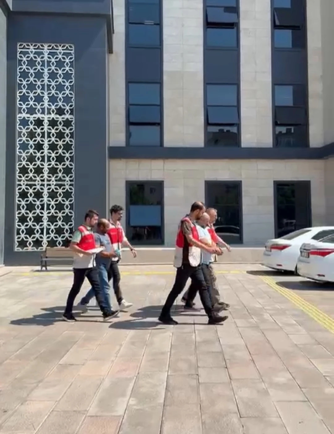 Çanakkale’de 58’er yıl hapis cezasıyla aranan 2 şahıs yakalandı
