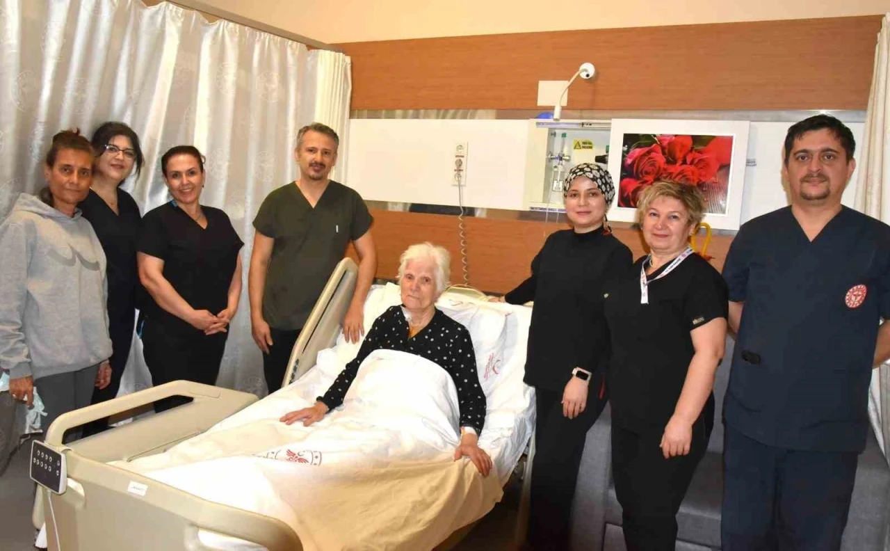 &Ccedil;anakkale&rsquo;de 90 yaşındaki hasta Koroner By-Pass ameliyatıyla hayata tutundu
